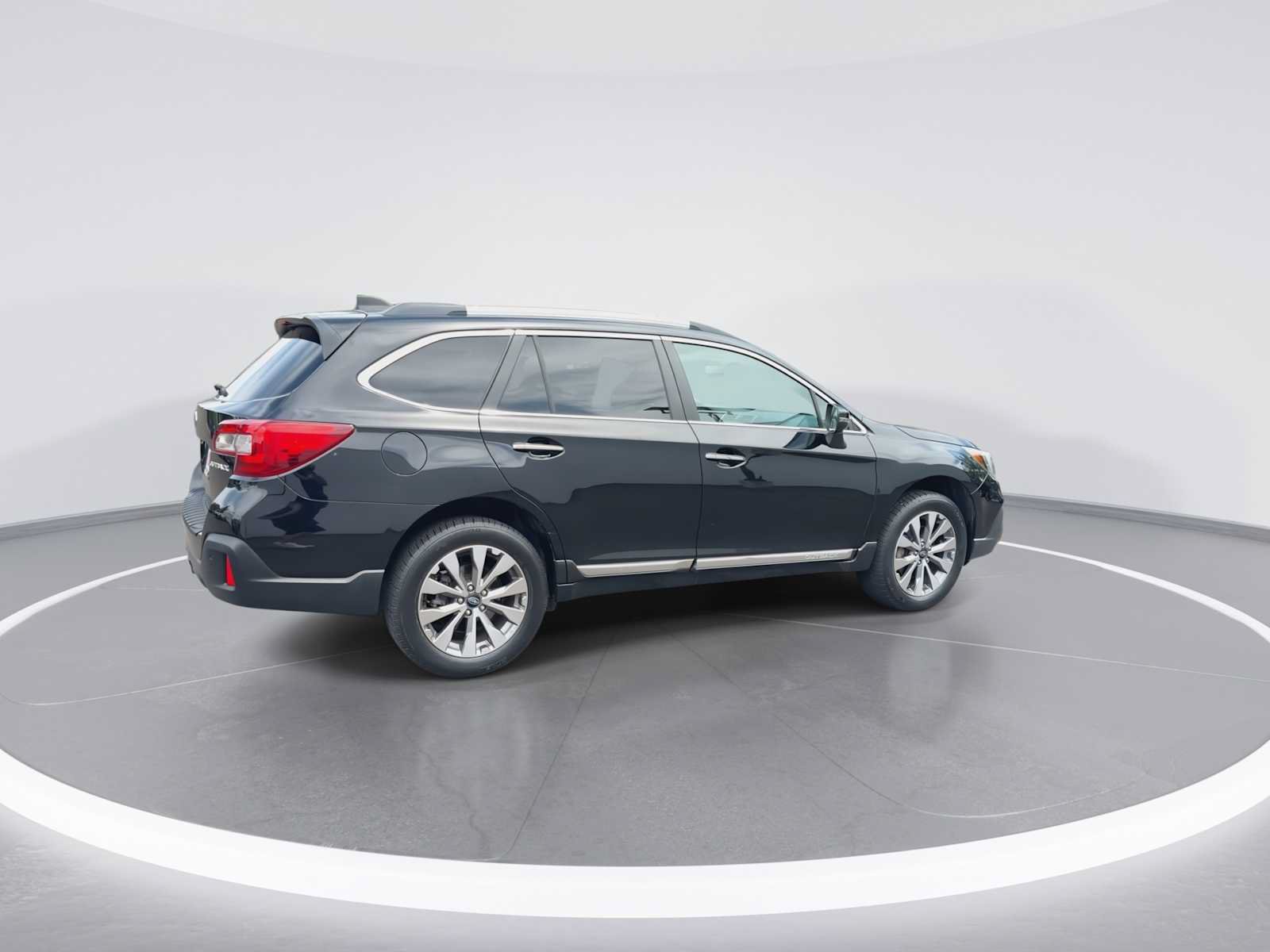 Used 2018 Subaru Outback 2.5i Touring w/ Popular Package #3 AWD/4WD image 8