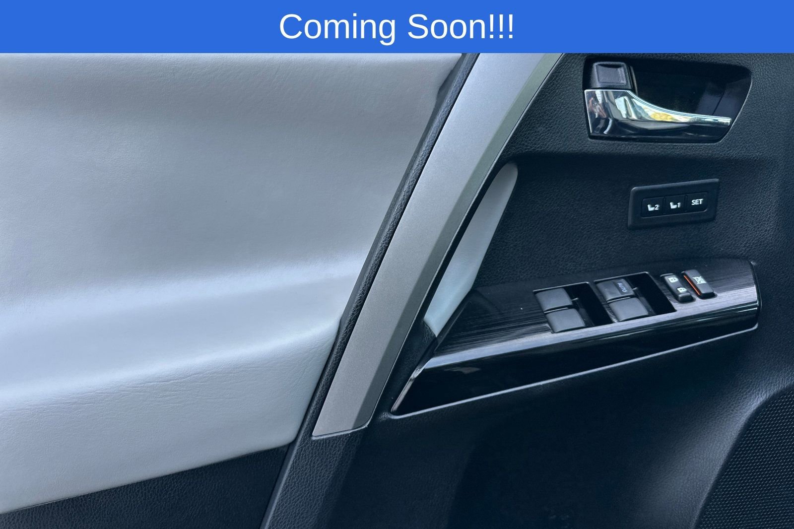 Used 2018 Toyota RAV4 Limited w/ Advanced Technology Package image 11