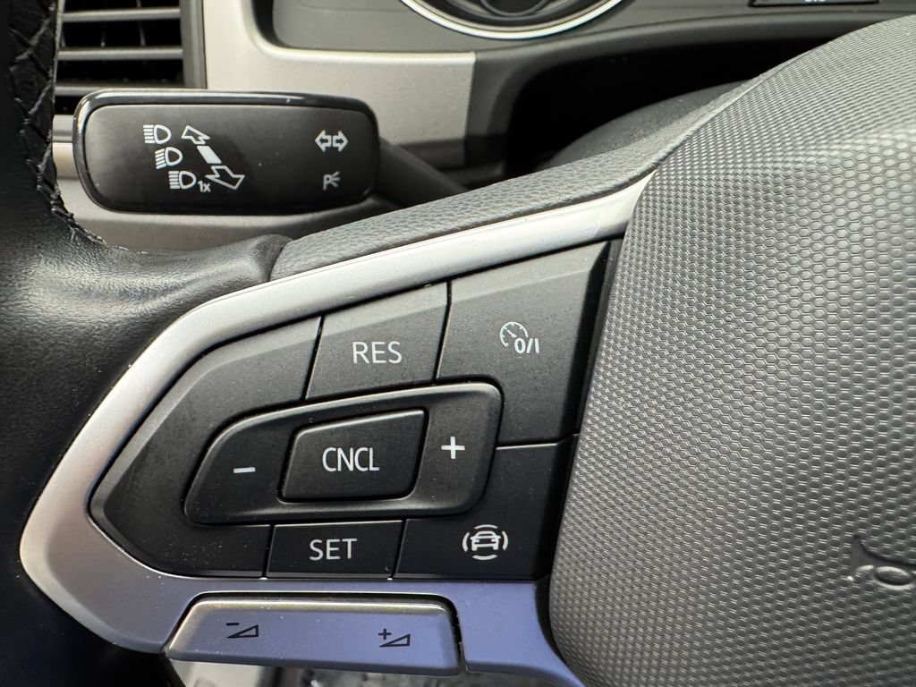 Used 2020 Volkswagen Atlas Cross Sport SE AWD/4WD image 14