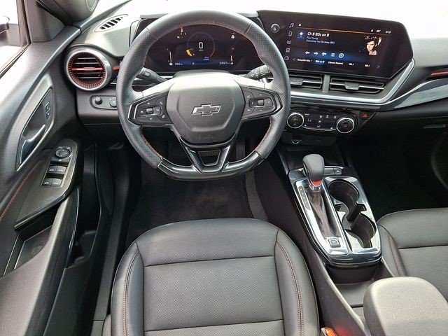 Used 2025 Chevrolet Trax RS w/ Sunroof Package FWD image 10