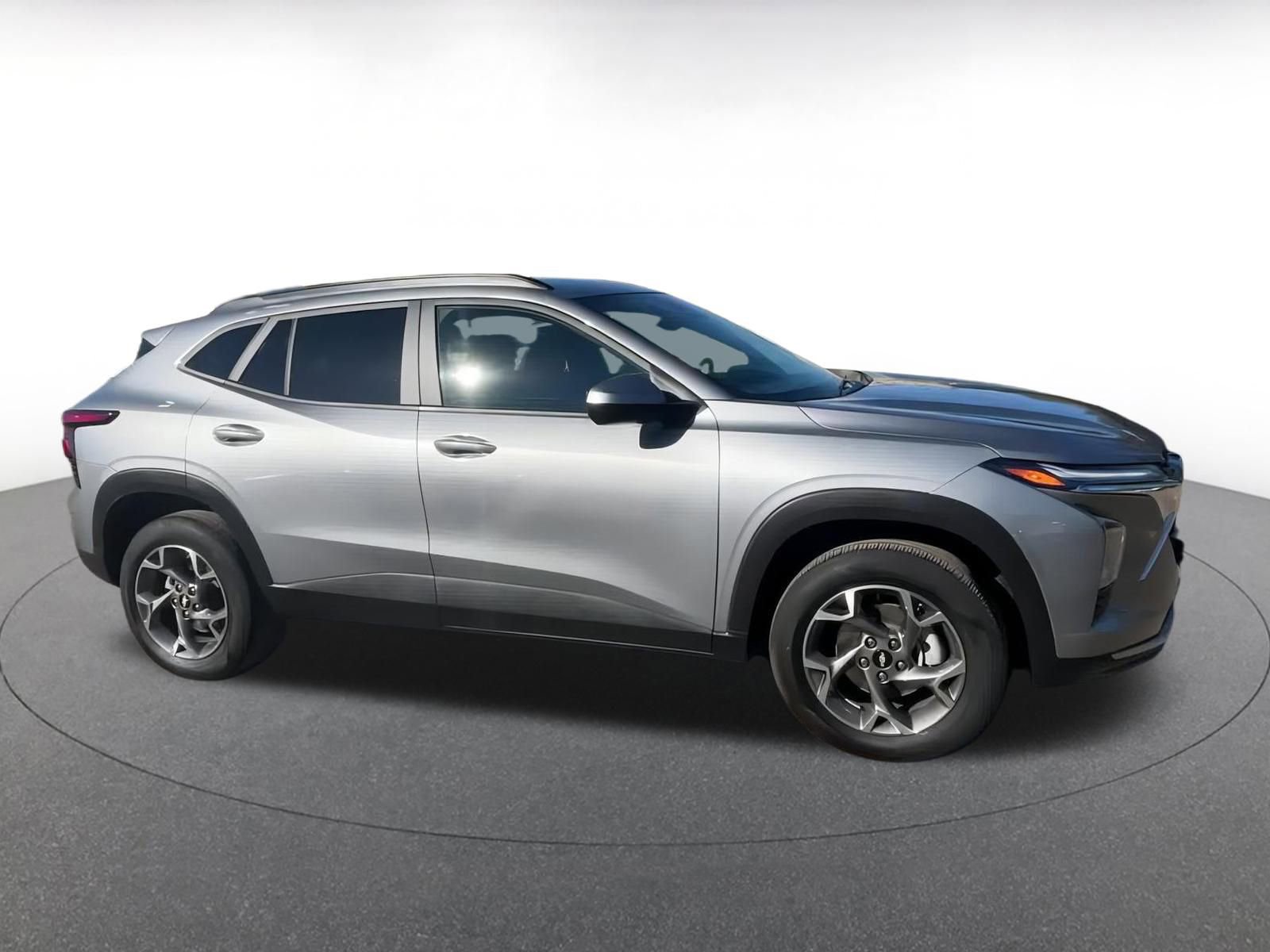 Used 2025 Chevrolet Trax LT image 16