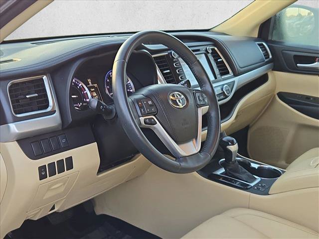 Used 2016 Toyota Highlander XLE FWD image 10