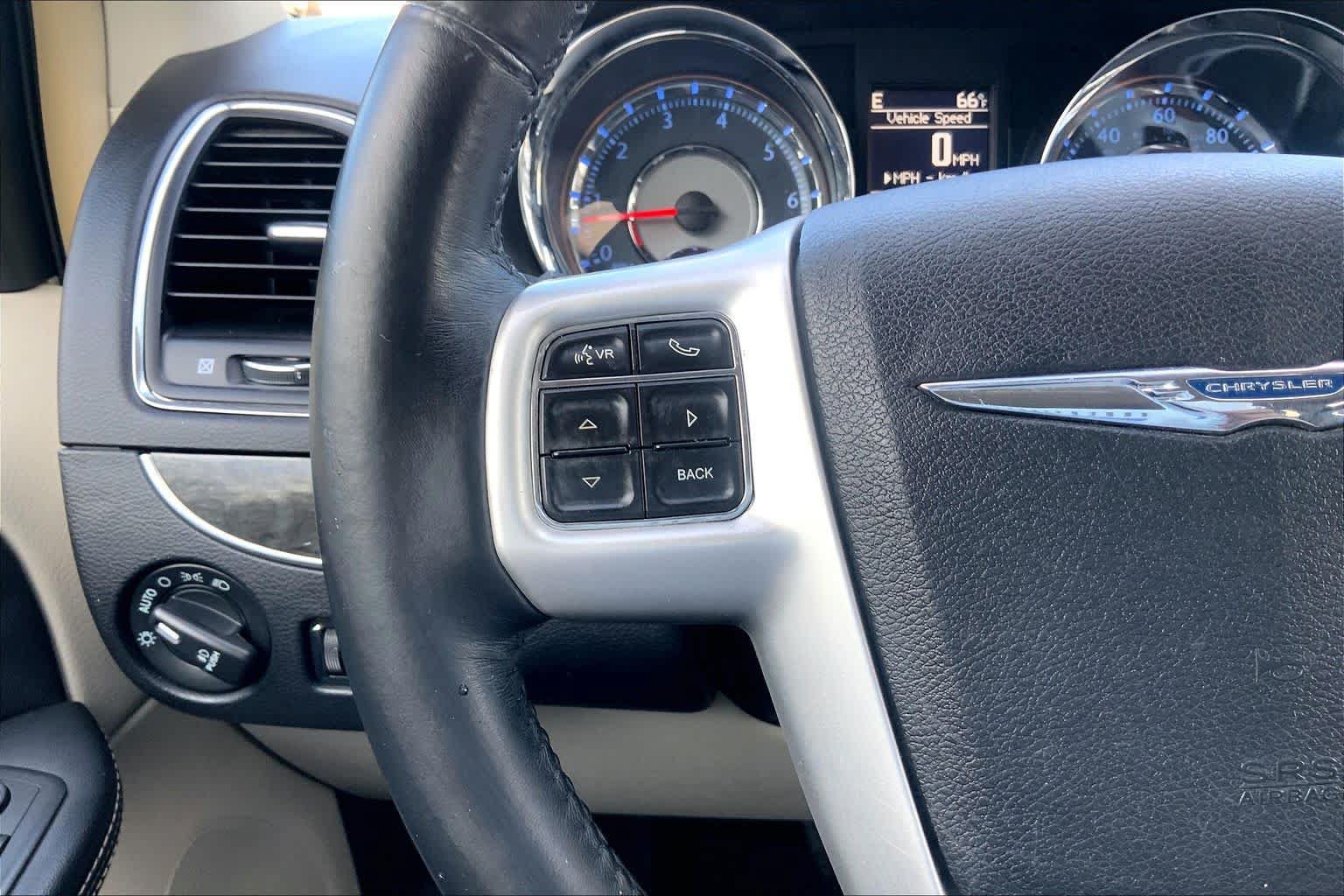 Used 2016 Chrysler Town & Country Touring FWD image 23