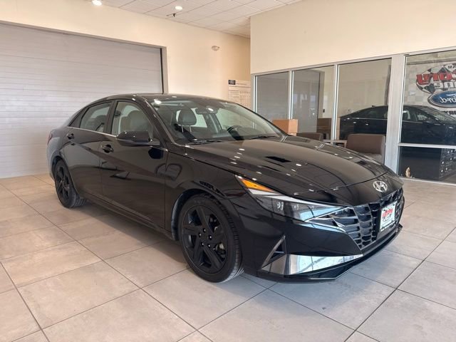 Used 2021 Hyundai Elantra Limited image 3