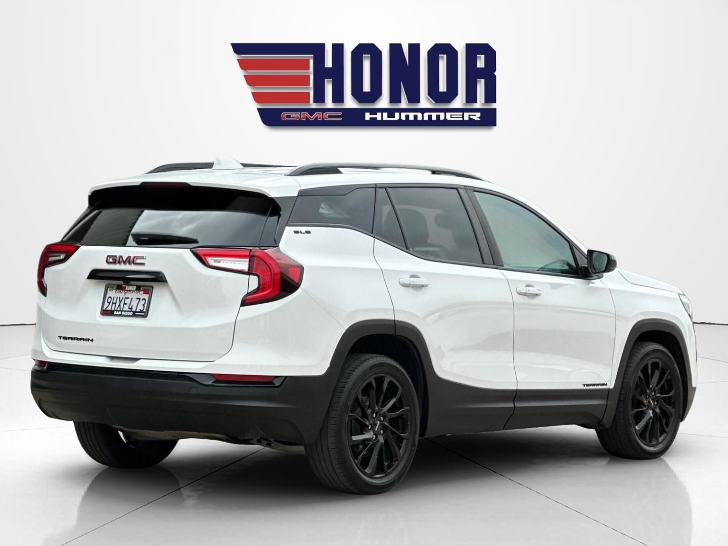 Used 2023 GMC Terrain SLE w/ Driver Convenience Package FWD image 4