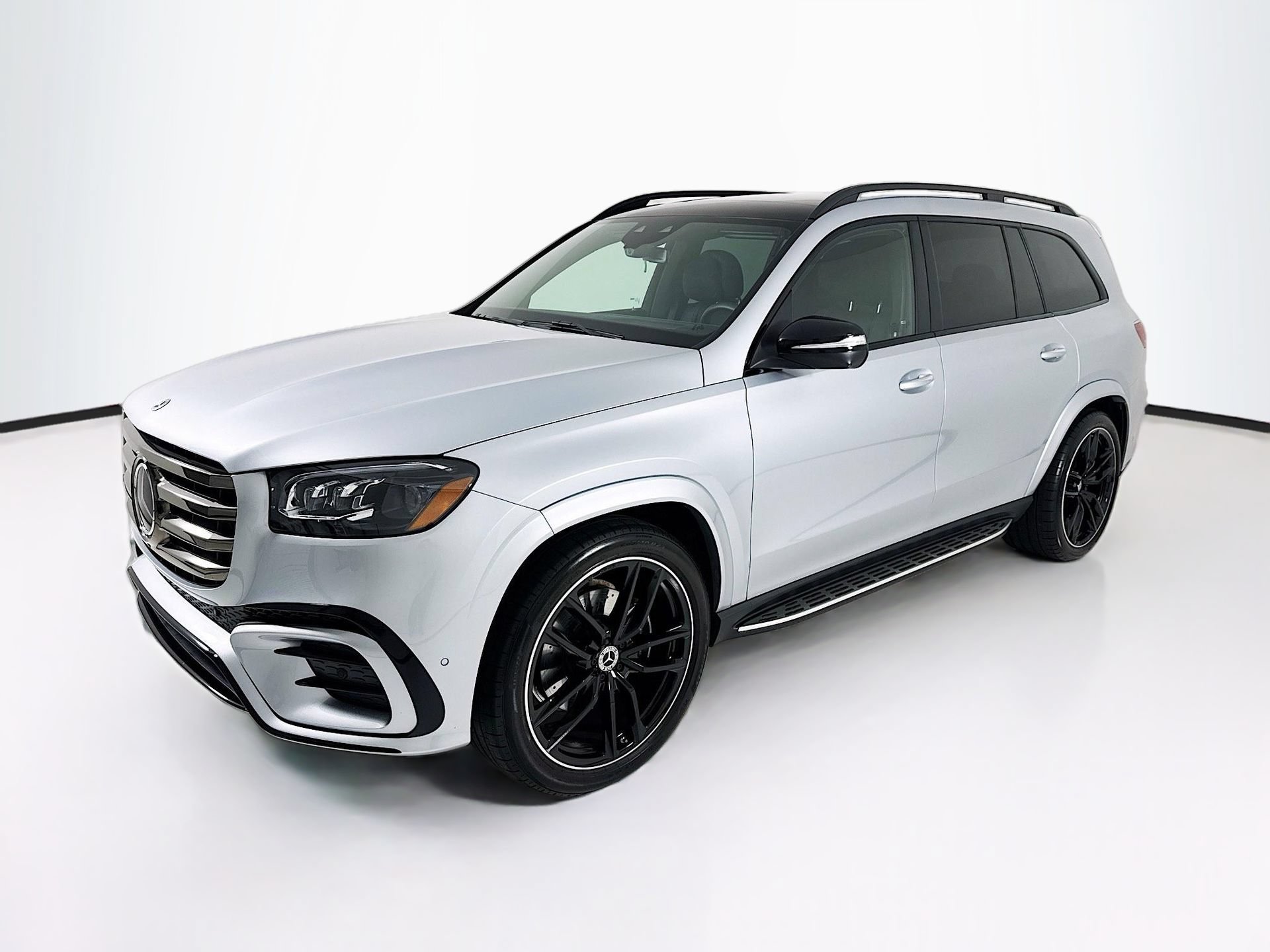 Used 2026 Mercedes-Benz GLS 580 4MATIC image 3