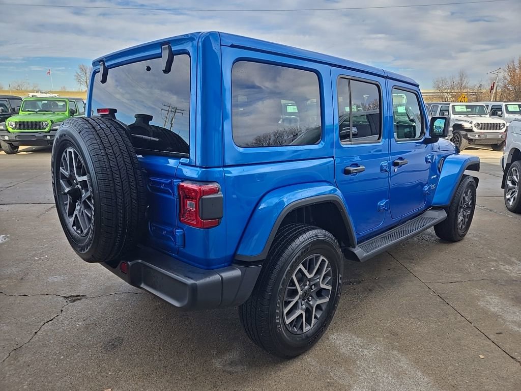 Used 2024 Jeep Wrangler Sahara w/ Technology Group AWD/4WD image 11
