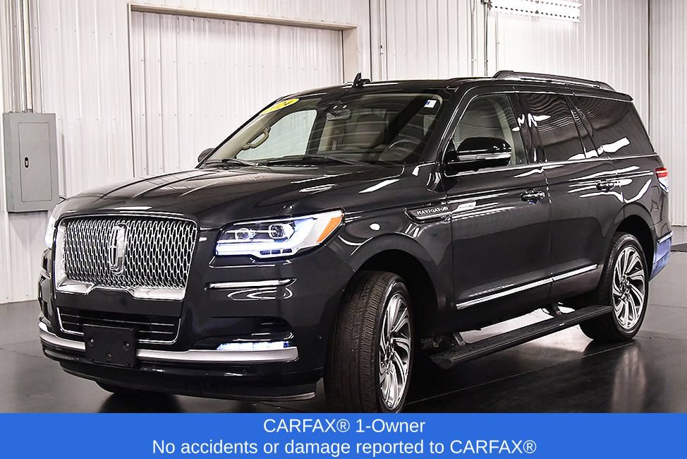 Used 2024 Lincoln Navigator Reserve AWD/4WD image 3