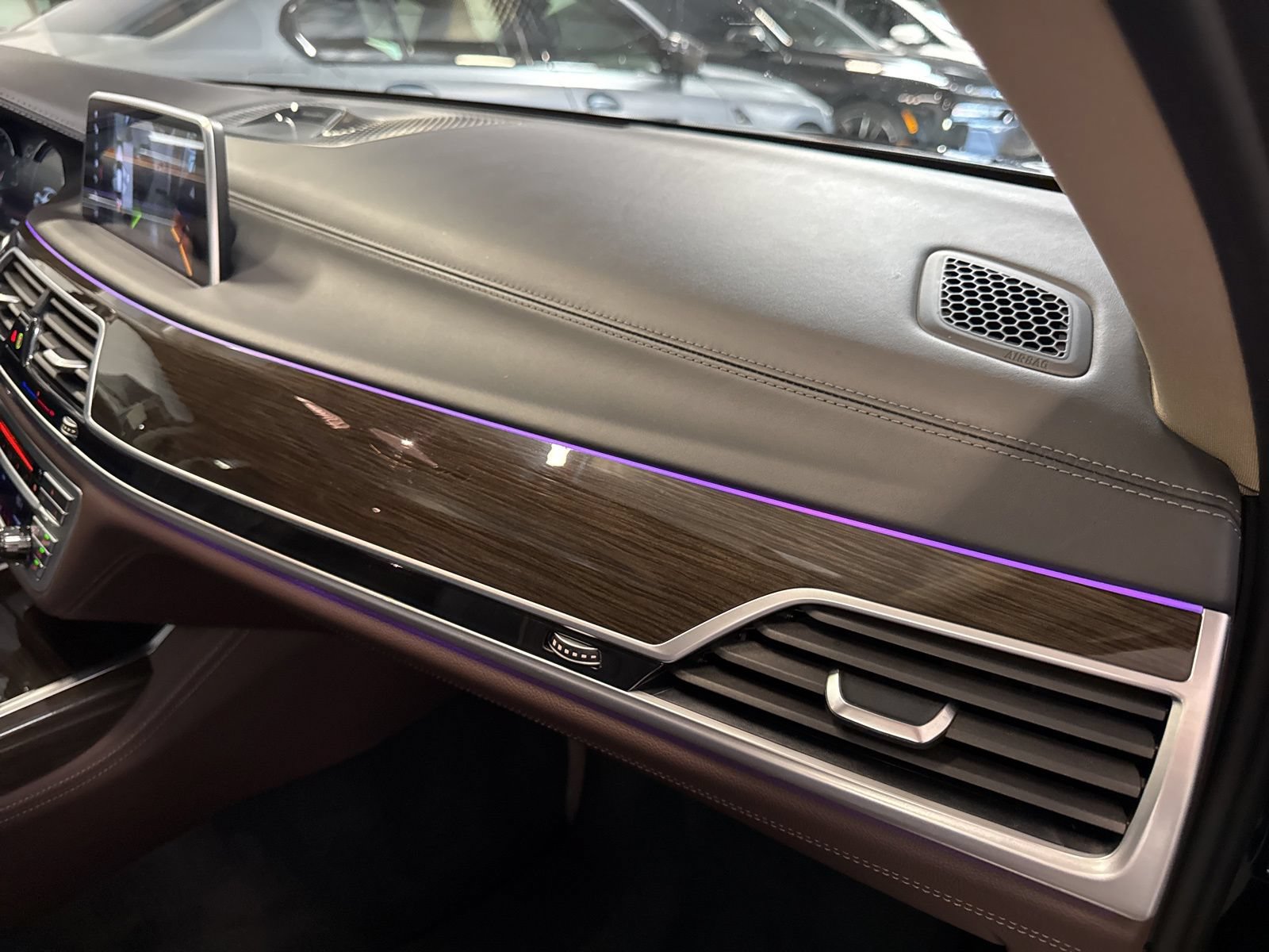 Used 2018 BMW 750i RWD image 33
