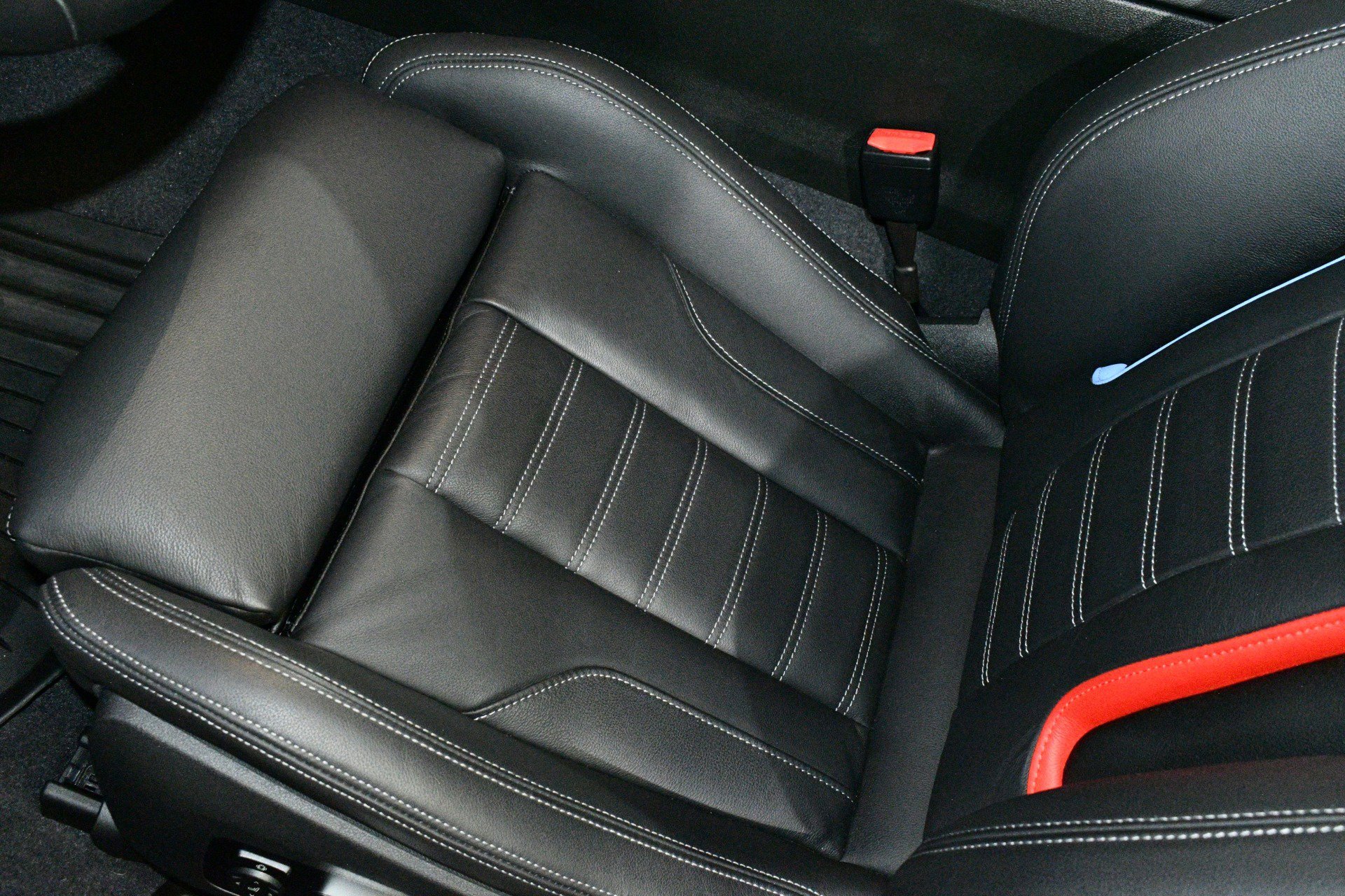 Used 2023 BMW M2 w/ Lighting Package image 11