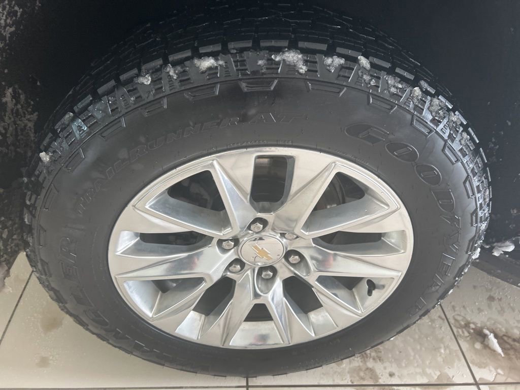 Used 2022 Chevrolet Tahoe Premier w/ Premium Package image 23