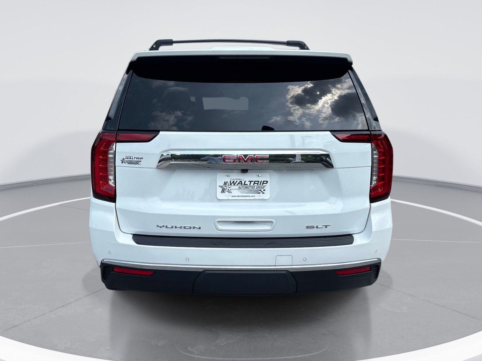 Used 2023 GMC Yukon SLT w/ SLT Premium Package AWD/4WD image 7
