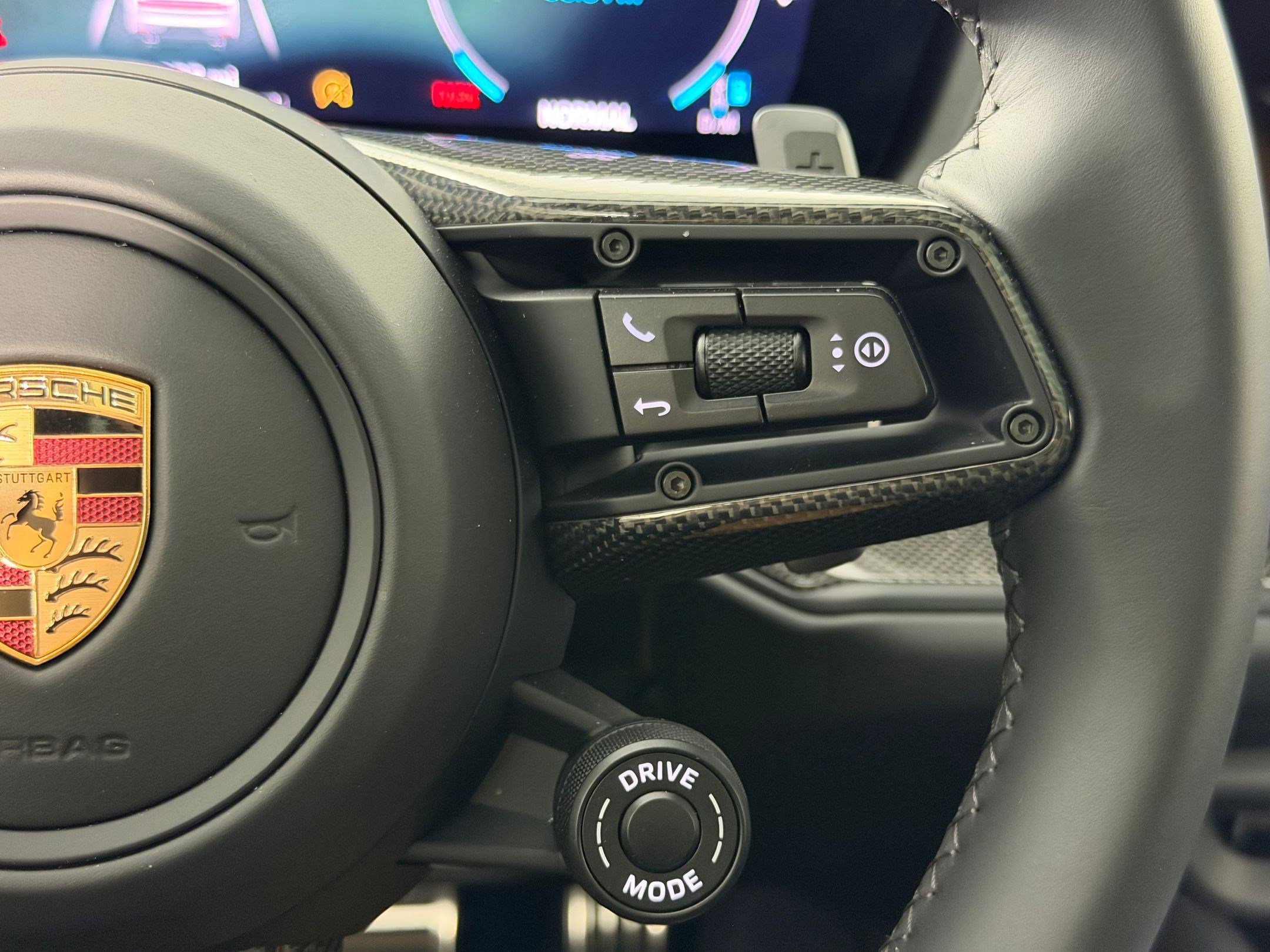 Certified 2025 Porsche Cayenne GTS image 23