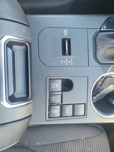 Used 2023 Toyota Highlander LE image 27