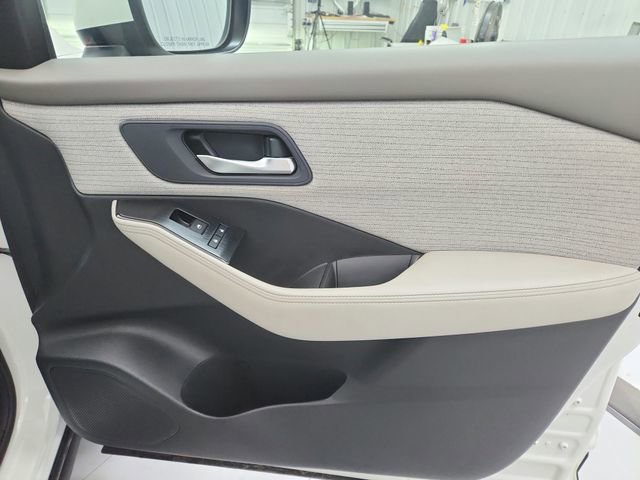 Used 2023 Nissan Rogue SV FWD image 35