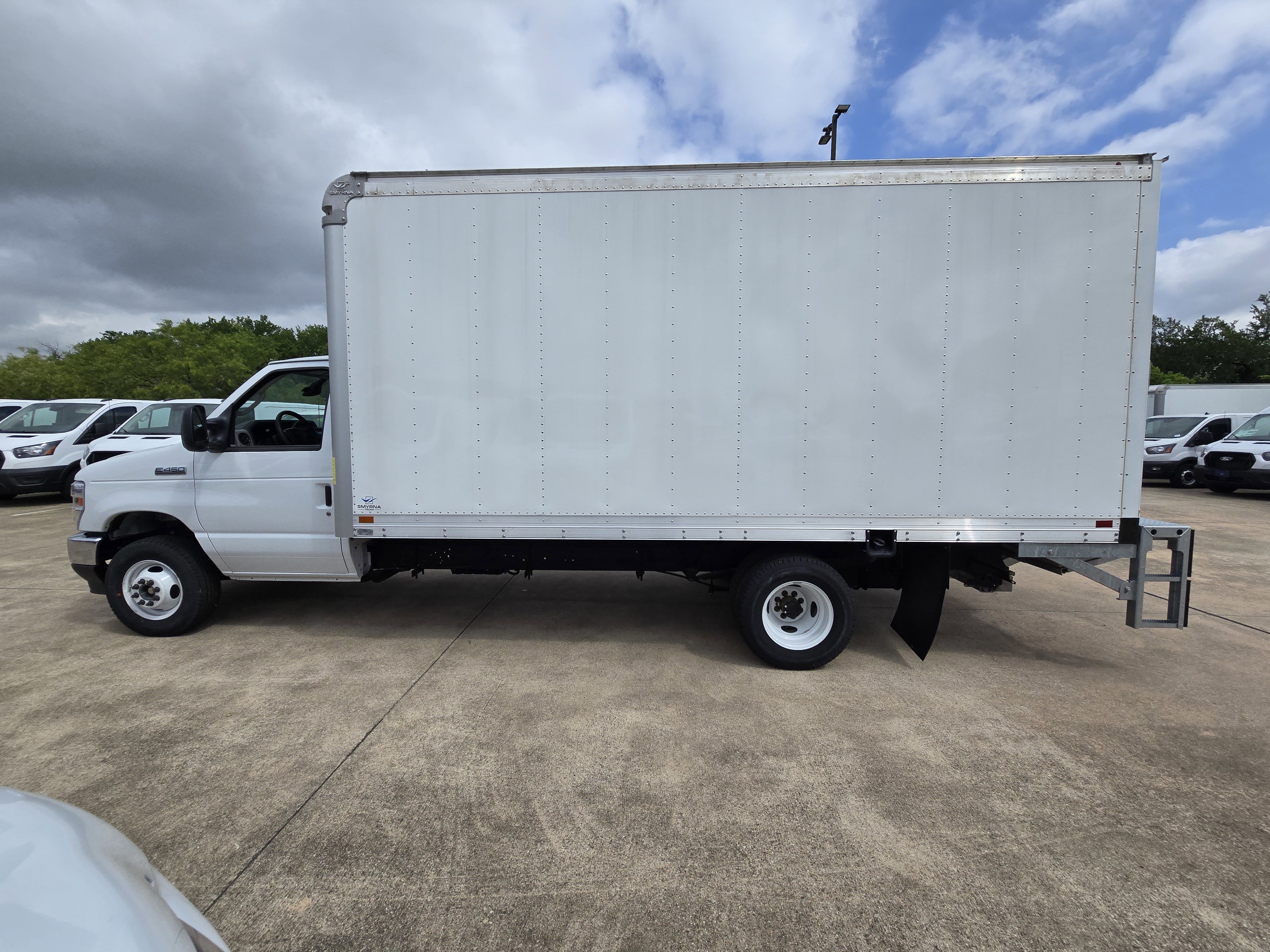 New 2026 Ford E-450 and Econoline 450 Super Duty w/ Power Equipment Group RWD image 4