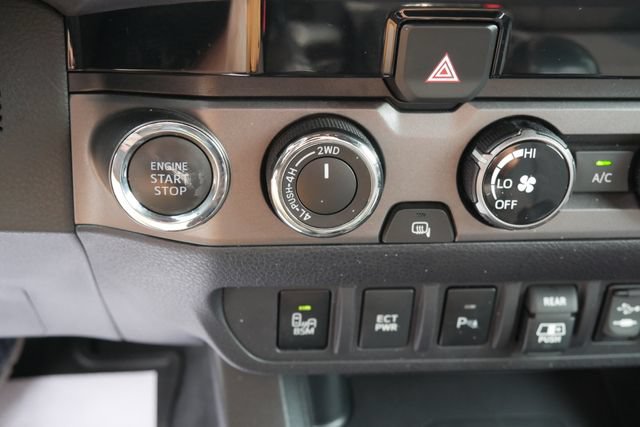 Used 2018 Toyota Tacoma TRD Off-Road w/ Technology Package AWD/4WD image 22