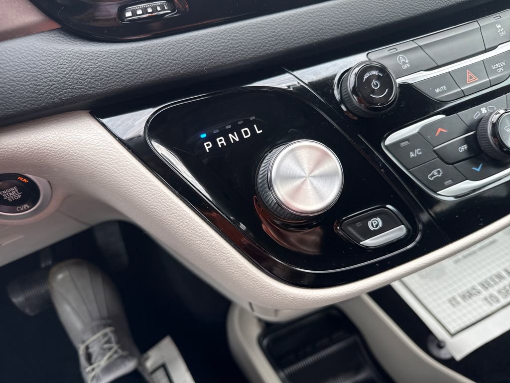 Used 2022 Chrysler Voyager LX FWD image 40