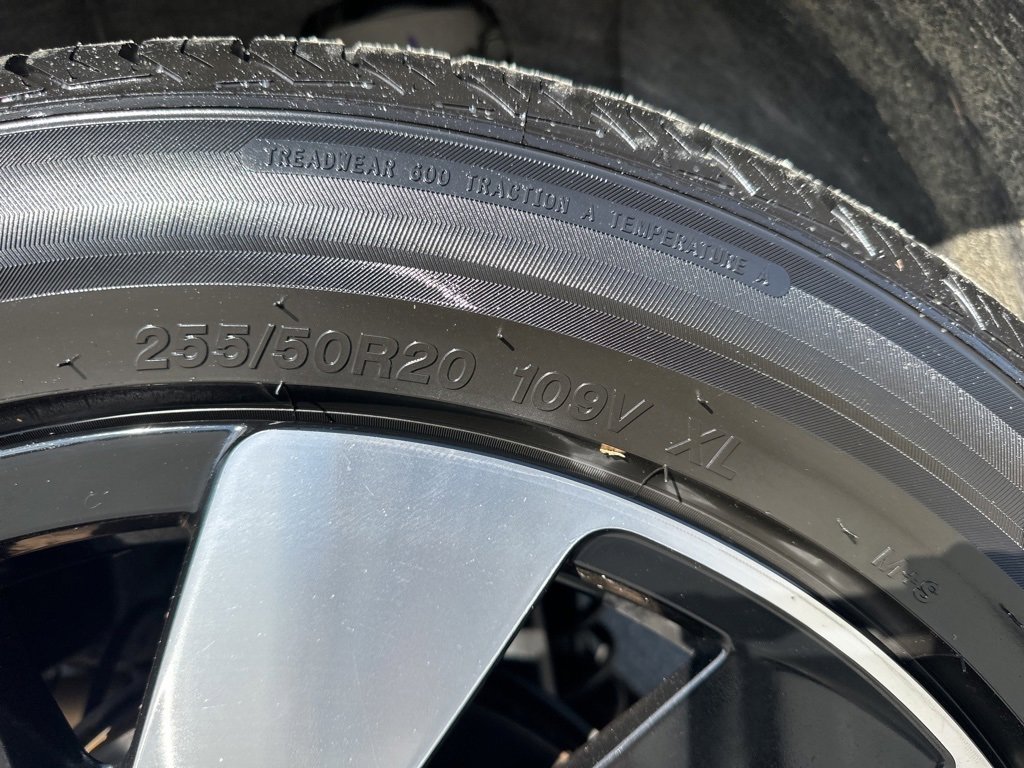 Used 2025 Volkswagen Atlas Cross Sport SE image 31