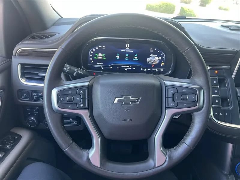 Used 2022 Chevrolet Suburban Z71 w/ Luxury Package AWD/4WD image 30