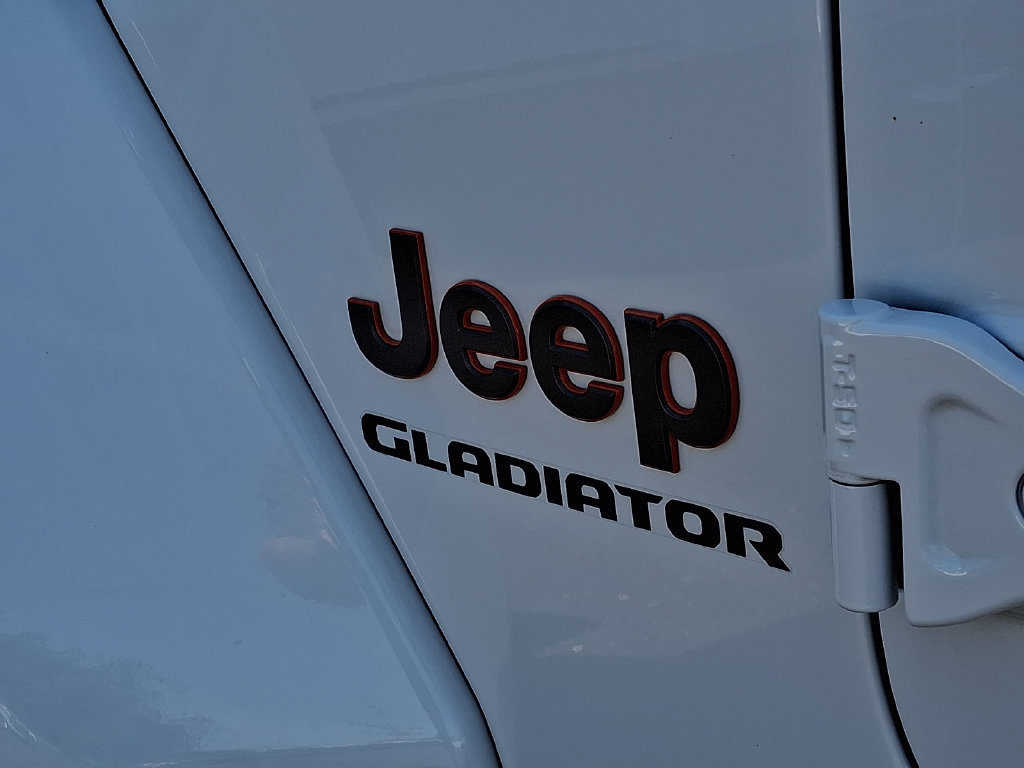 Used 2022 Jeep Gladiator Mojave w/ Cold Weather Group AWD/4WD image 30