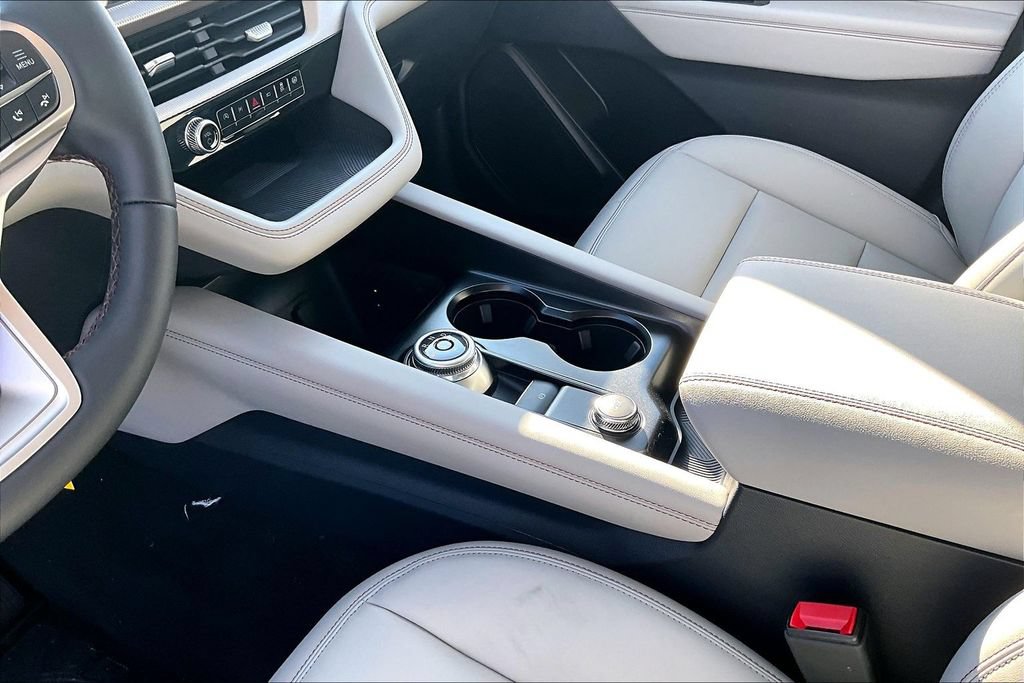 New 2026 Ford Explorer Active w/ Active Comfort Package RWD image 8
