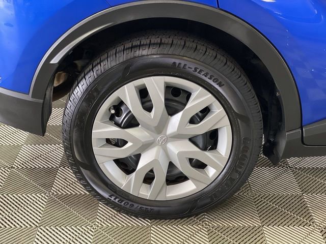 Used 2019 Toyota C-HR LE FWD image 36