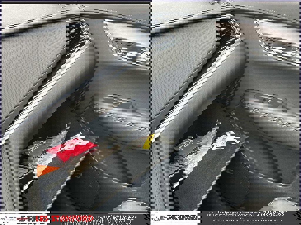 Used 2025 Cadillac XT6 Luxury AWD/4WD image 35