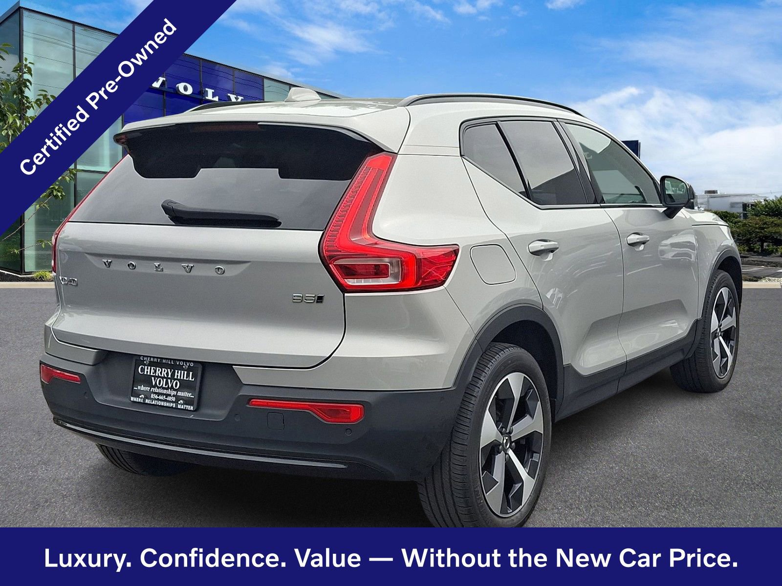 Certified 2024 Volvo XC40 B5 Plus w/ Protection Package Premier AWD/4WD image 7
