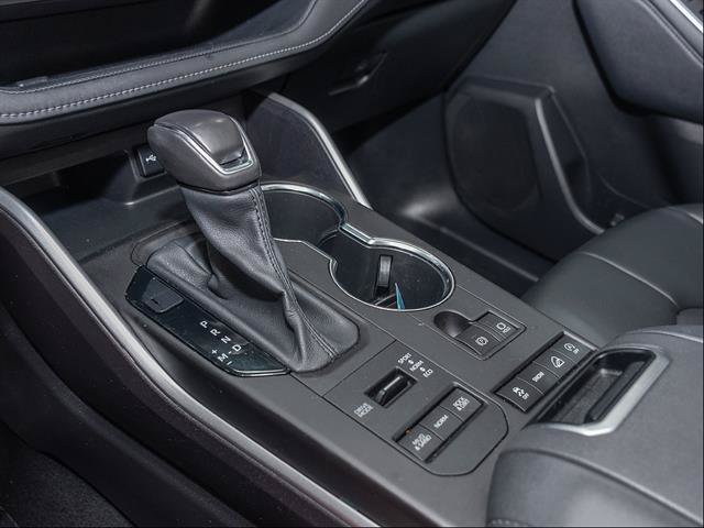 Used 2021 Toyota Highlander XLE AWD/4WD image 16