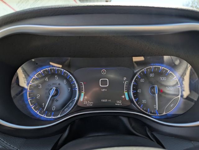 Used 2020 Chrysler Pacifica Limited w/ Advanced Safetytec Group FWD image 28