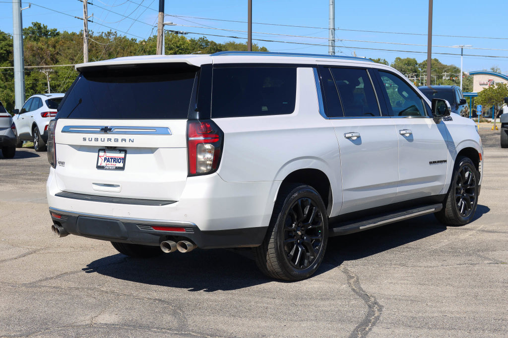 Used 2022 Chevrolet Suburban High Country w/ LPO, Illumination Package AWD/4WD image 3