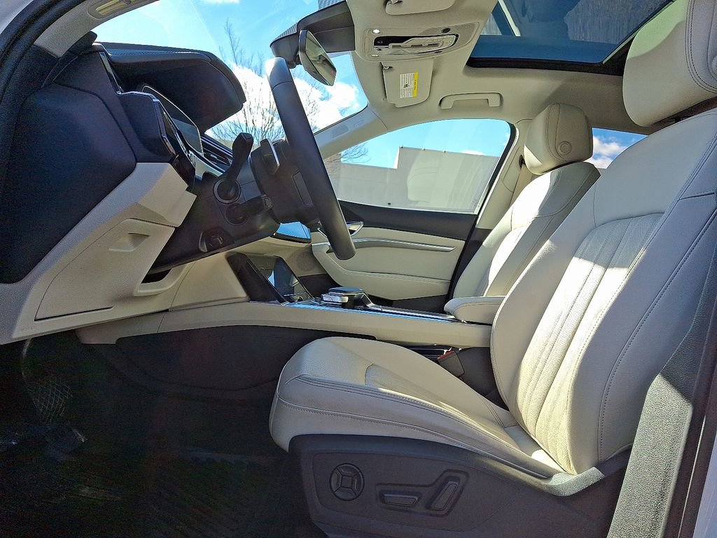 Used 2024 Audi Q8 e-tron Premium Plus image 13