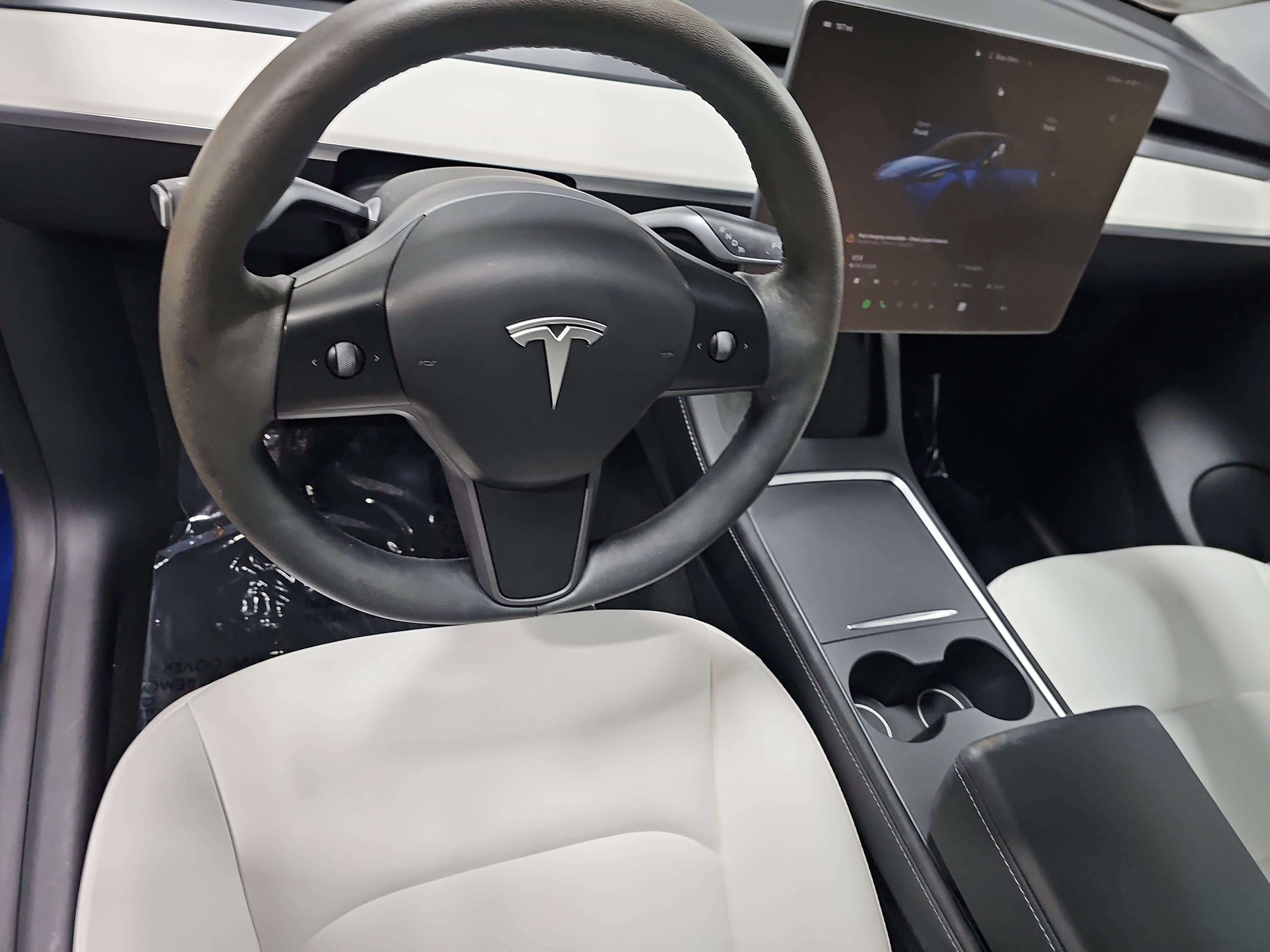 Used 2022 Tesla Model Y Long Range image 17