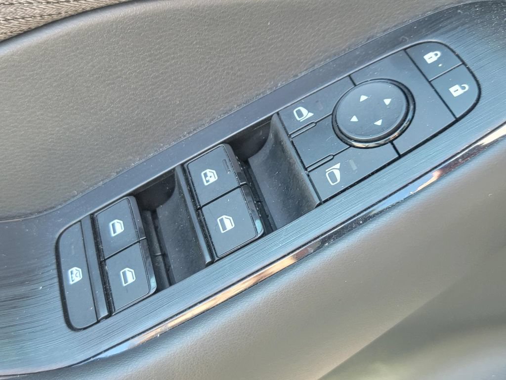 Used 2023 Nissan Rogue S AWD/4WD image 30