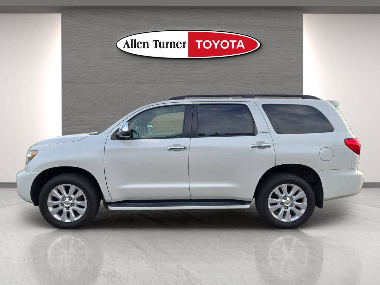 Used 2017 Toyota Sequoia Platinum AWD/4WD image 10