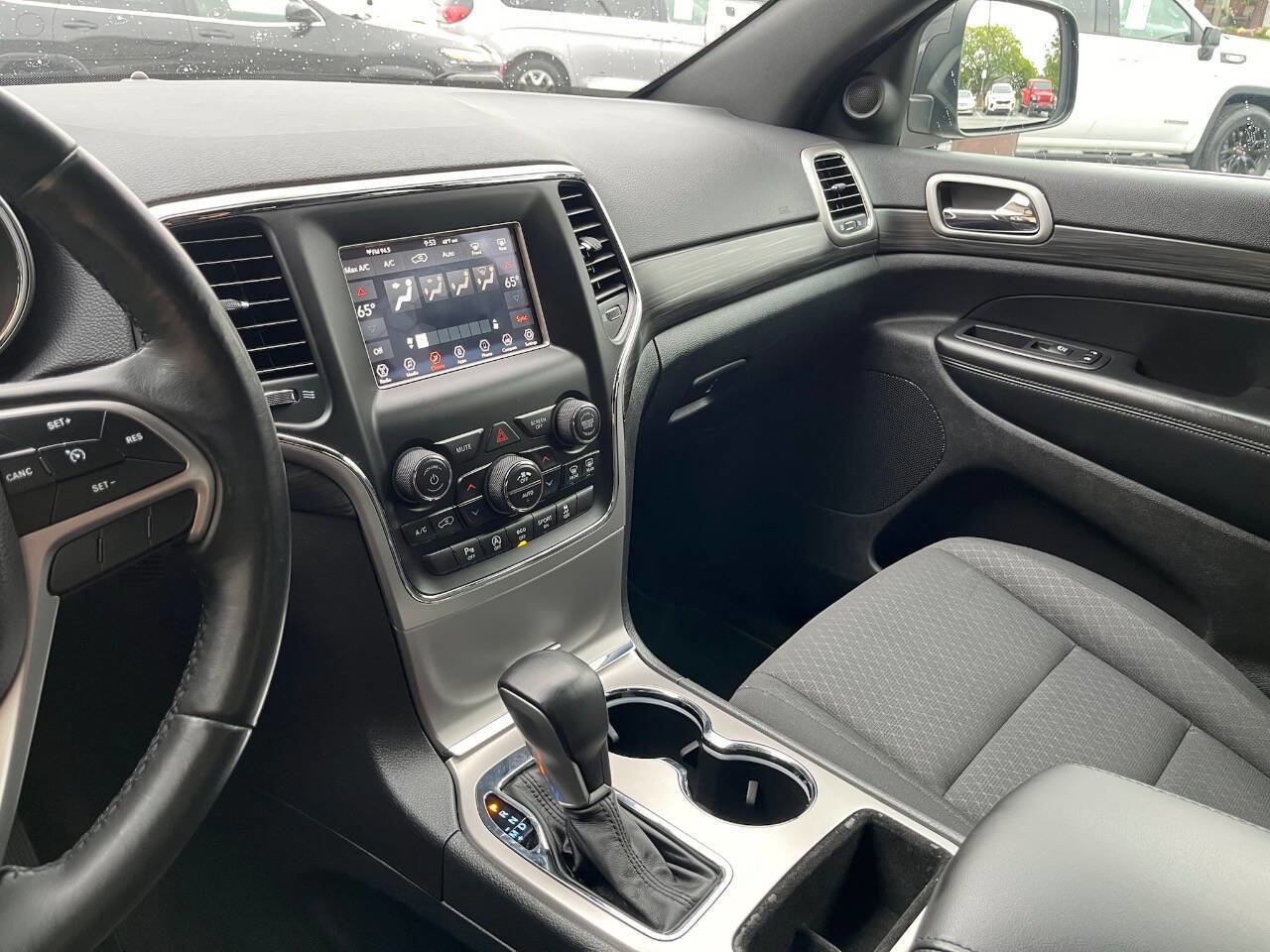 Used 2019 Jeep Grand Cherokee Laredo image 26