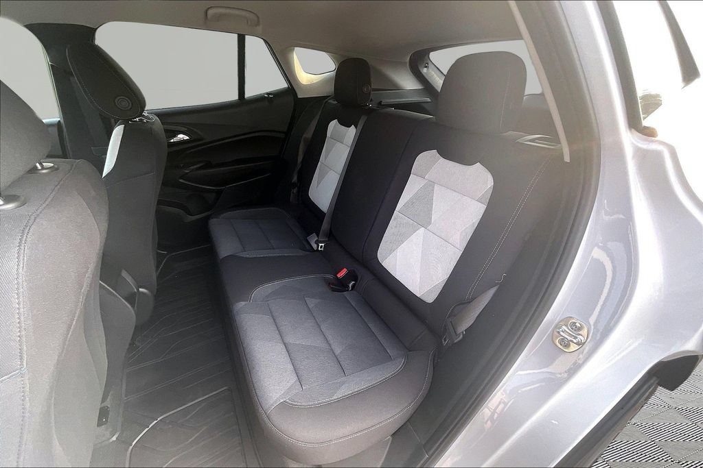 Used 2026 Chevrolet Trax LS w/ LS Convenience Package FWD image 24