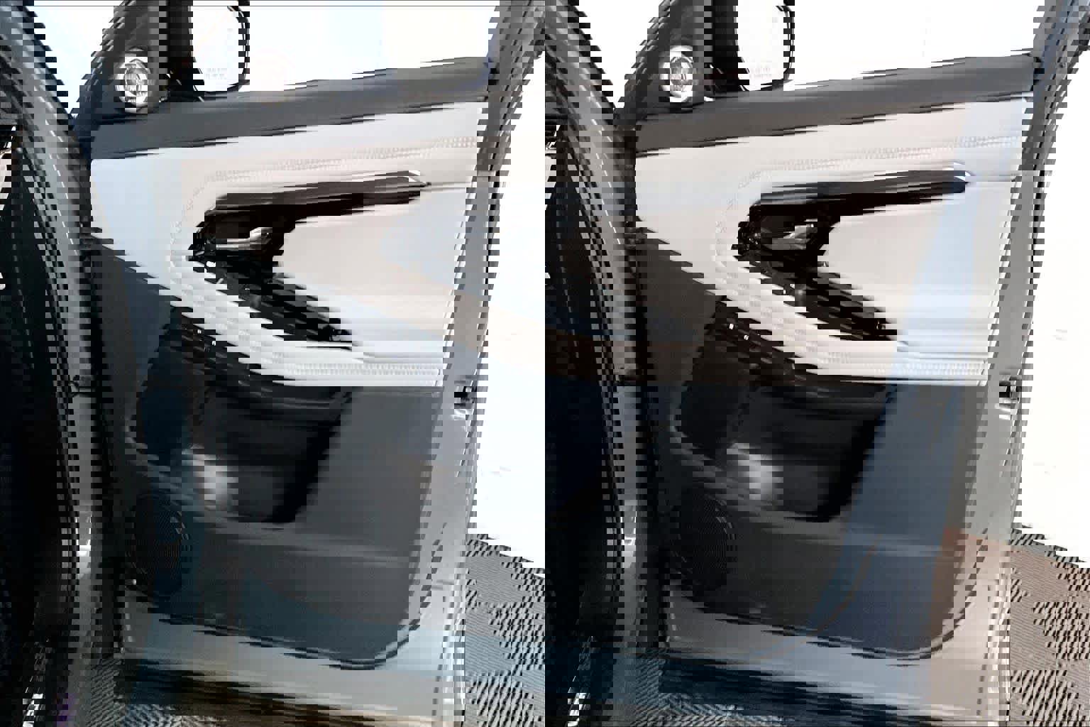 Used 2020 Land Rover Range Rover Evoque First Edition image 22