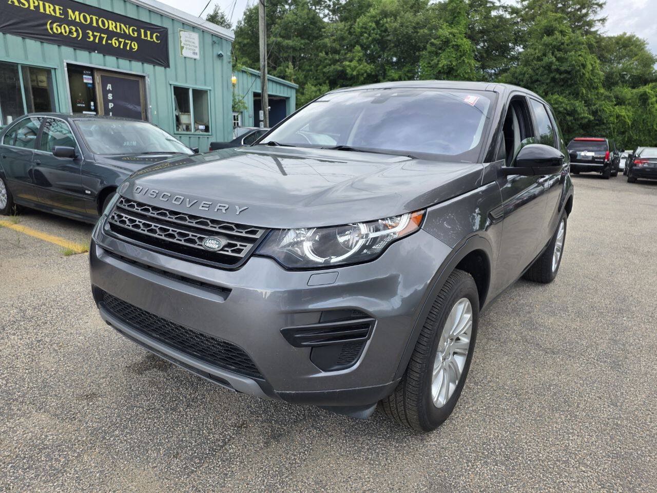 Used 2017 Land Rover Discovery Sport SE AWD/4WD image 4