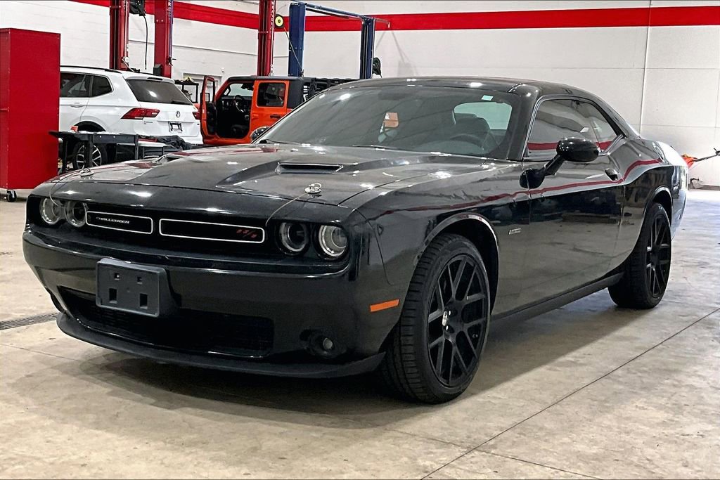 Used 2015 Dodge Challenger R/T w/ Quick Order Package 22B R/T RWD image 32