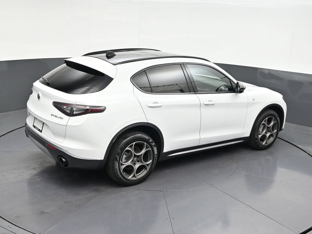 Used 2024 Alfa Romeo Stelvio Ti AWD/4WD image 19