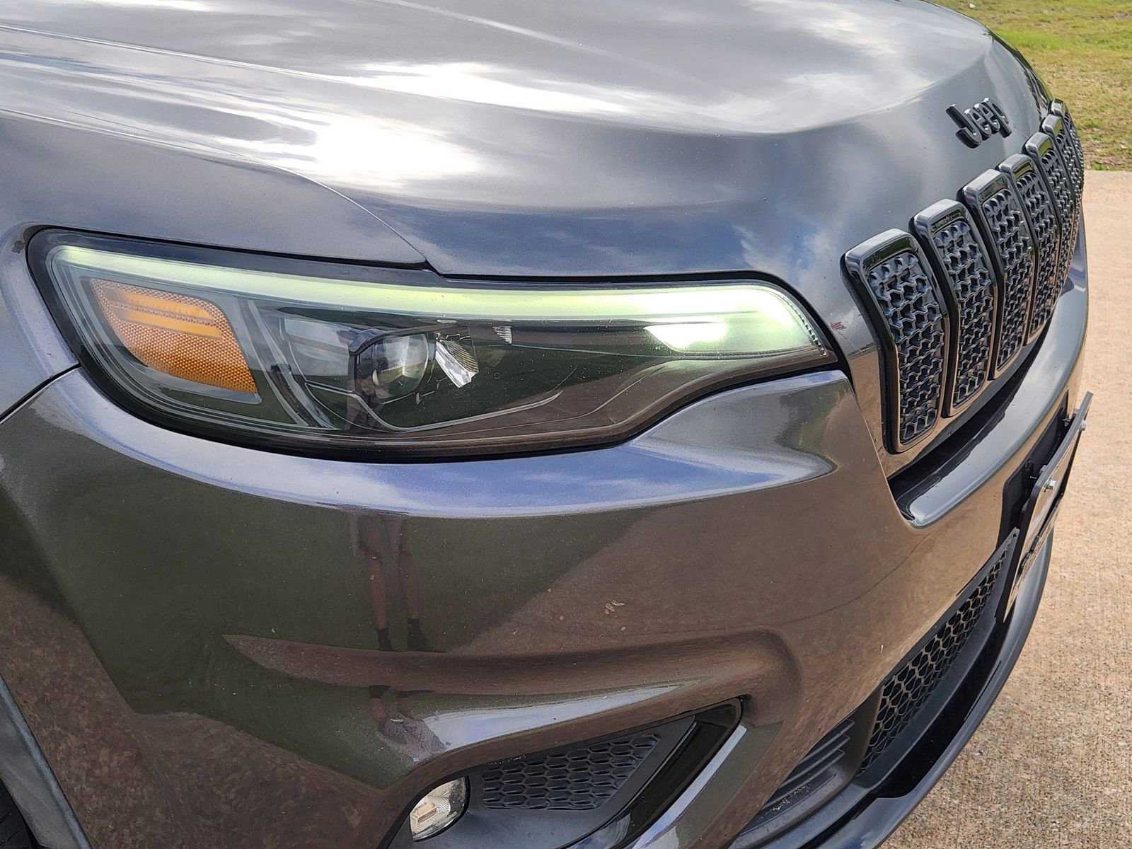 Used 2019 Jeep Cherokee Latitude Plus image 12