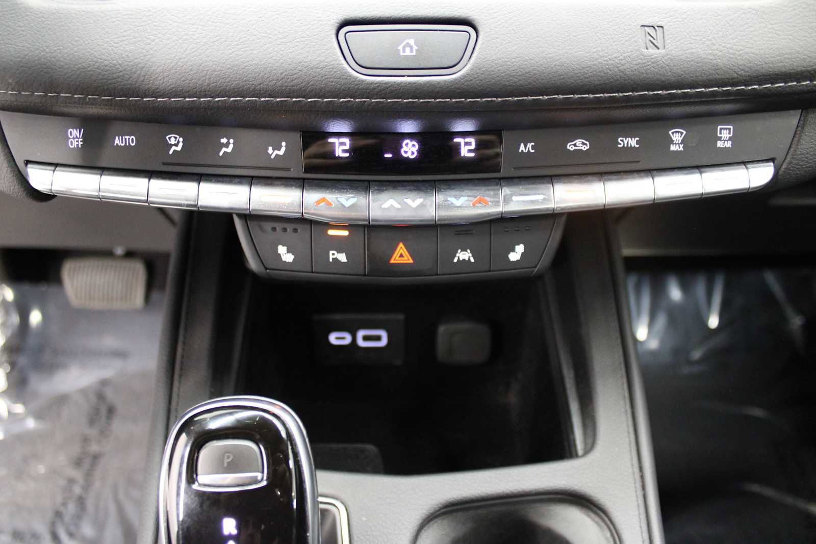 Used 2020 Cadillac XT4 Premium Luxury w/ Cold Weather Package image 32