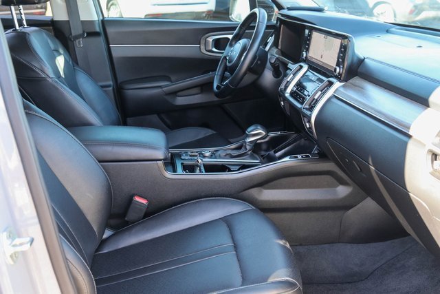 Used 2022 Kia Sorento EX w/ Panoramic Sunroof Package image 17