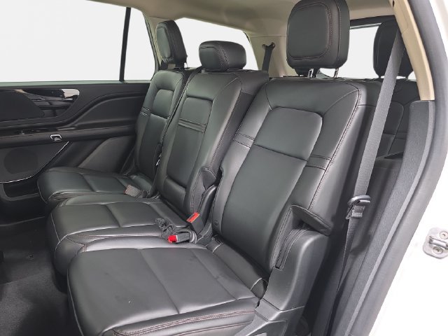 Certified 2023 Lincoln Aviator AWD image 11