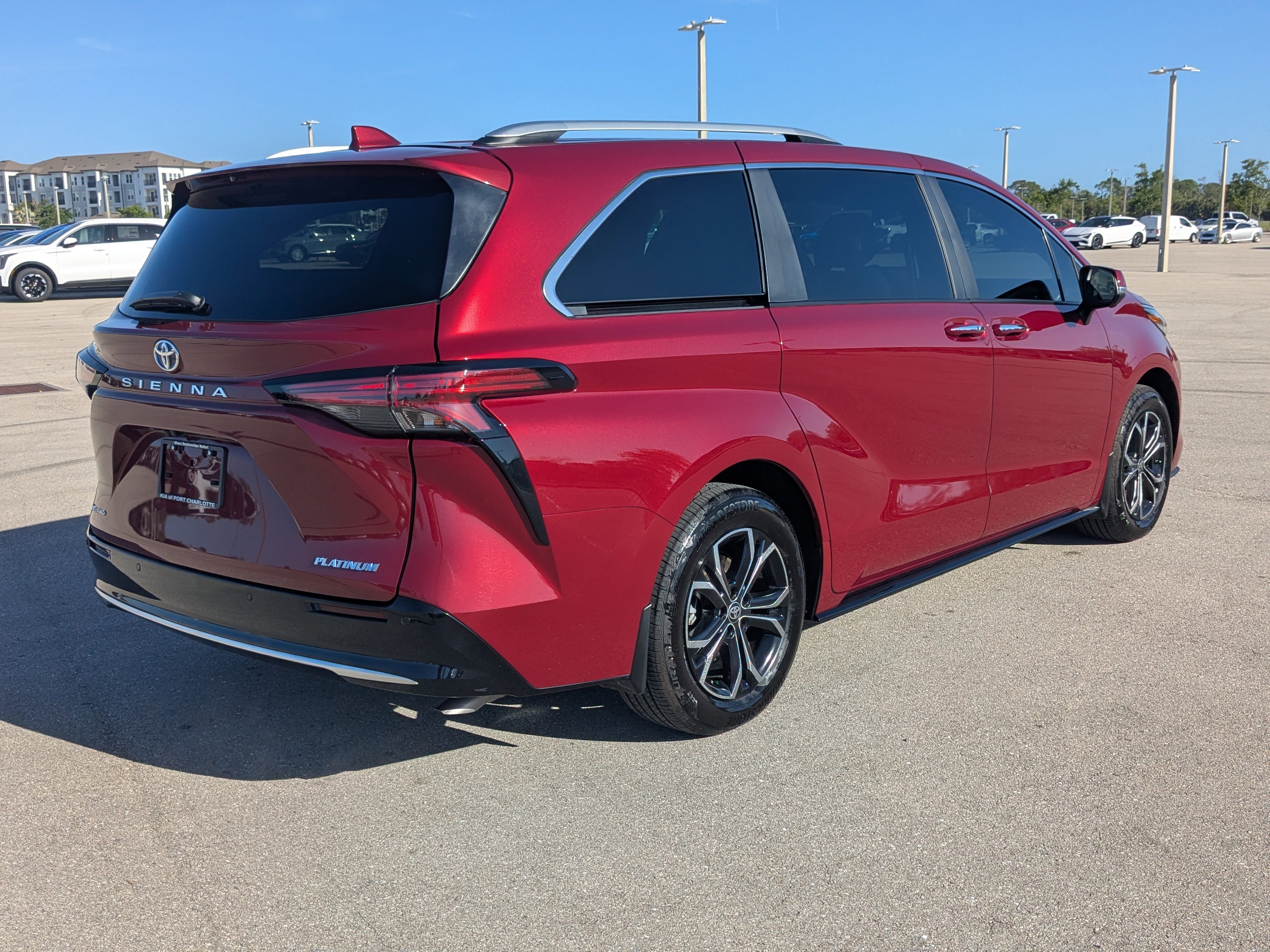 Used 2025 Toyota Sienna Platinum image 5