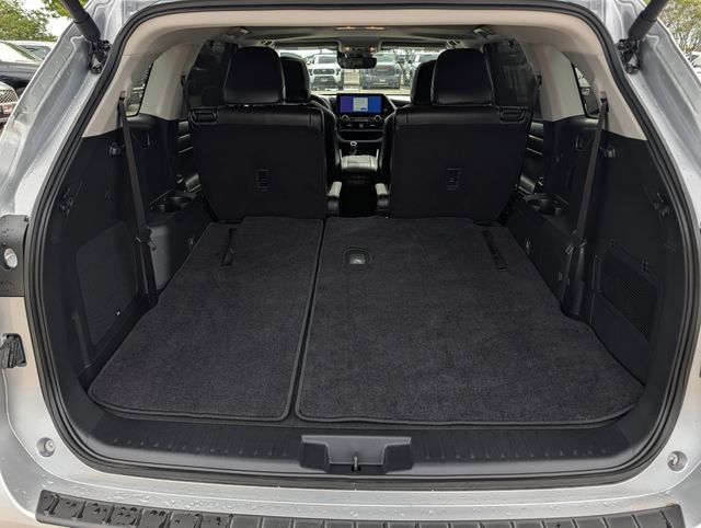 Used 2024 Toyota Highlander Limited image 30