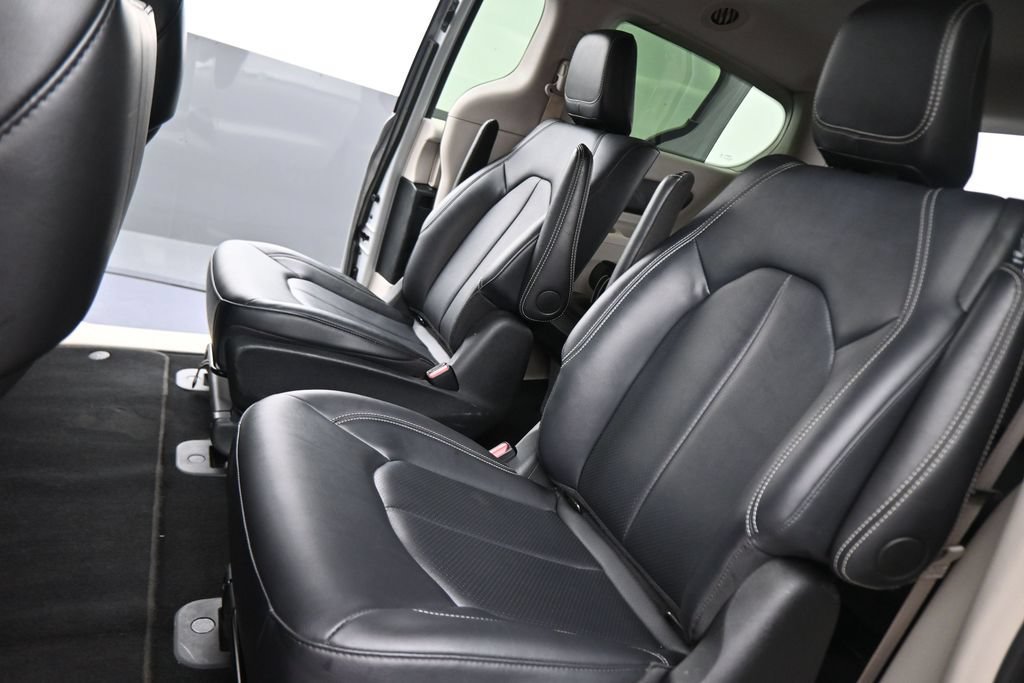 Used 2024 Chrysler Pacifica Limited FWD image 41