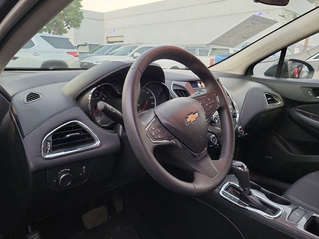 Used 2018 Chevrolet Cruze LT w/ Sun And Sound Package image 8